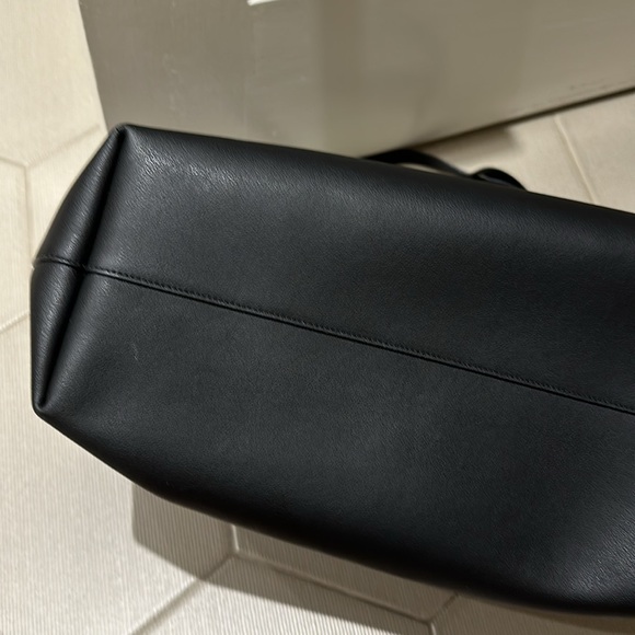 Authentic YSL east west shopping bag tote in smooth black leather - Picture 9 of 14